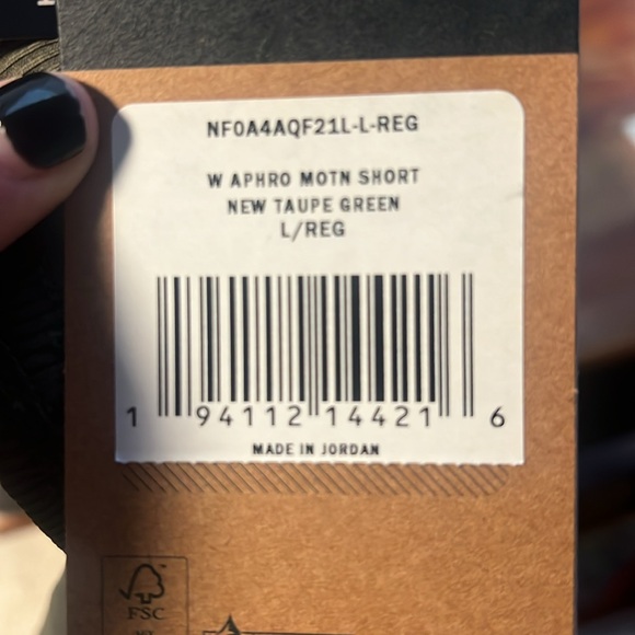 Women’s size Large North face shorts - Picture 4 of 5